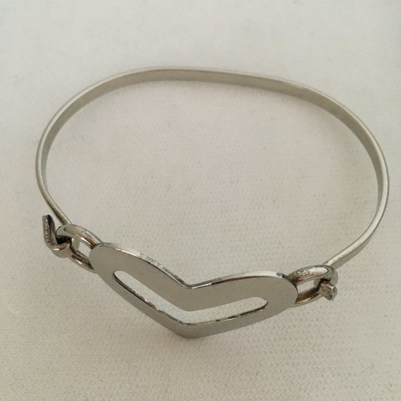 Stunning Heart Bracelet - Picture 2 of 3